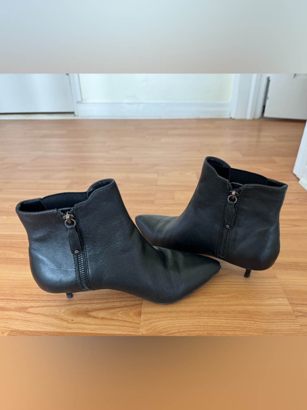 Alice + Olivia Black All Leather Pointed Toe Kitten Heel Ankle Booties Size 37